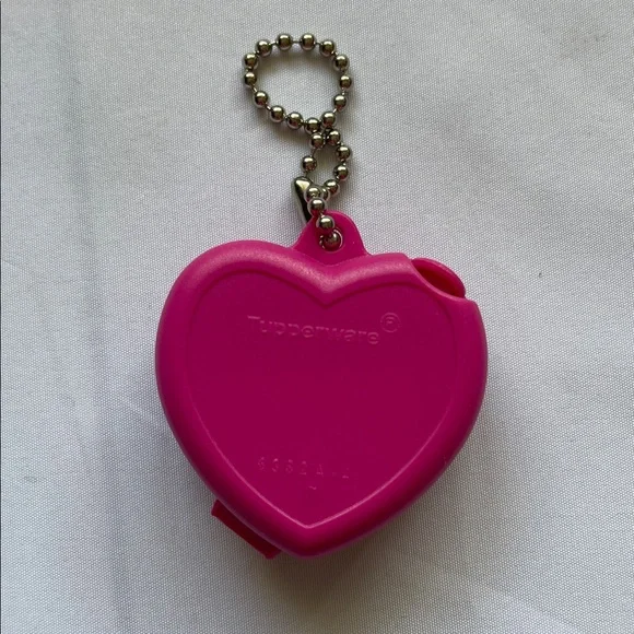 New Tupperware Pink Heart Container Holder Keychain - Picture 2 of 4